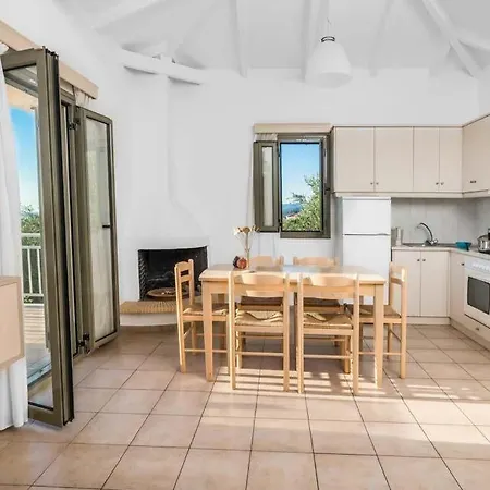 Sleeps 4 Pool Air Con *
