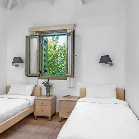 Villa Sleeps 4 Pool Air Con *
