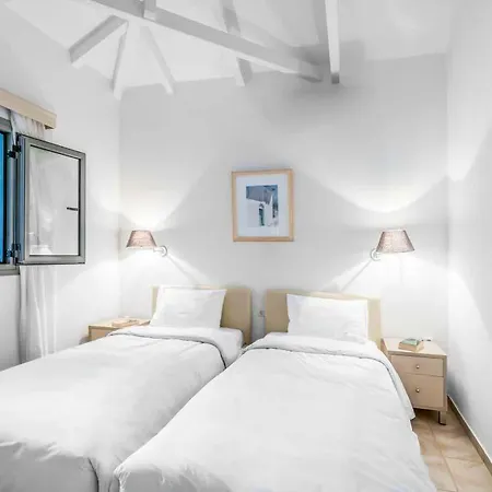 Sleeps 4 Pool Air Con * Jálova