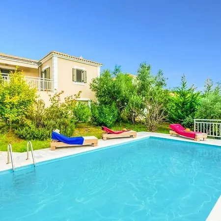 Villa Sleeps 4 Pool Air Con *