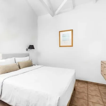 Sleeps 4 Pool Air Con *