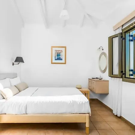 Villa Sleeps 4 Pool Air Con *