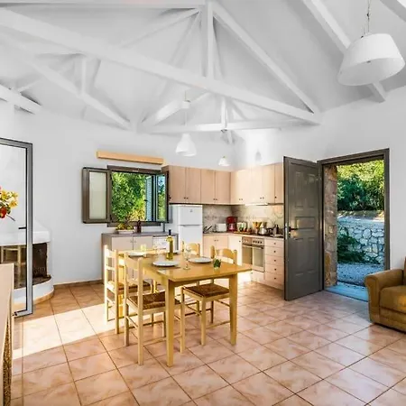 Sleeps 4 Pool Air Con *