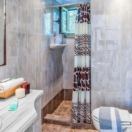 Sleeps 4 Pool Air Con Jálova